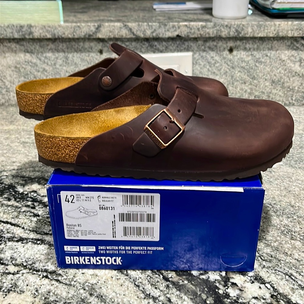 Birkenstock Unisex clogs.